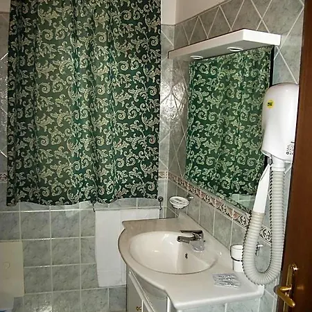 Hotel La Grotte 3*