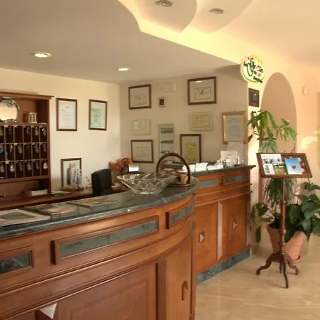 Hotel La Grotte 3*