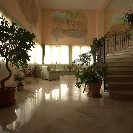 La Grotte Hotel 3*