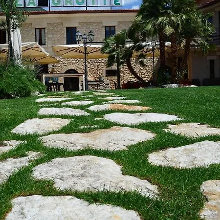Hotel La Grotte 3*
