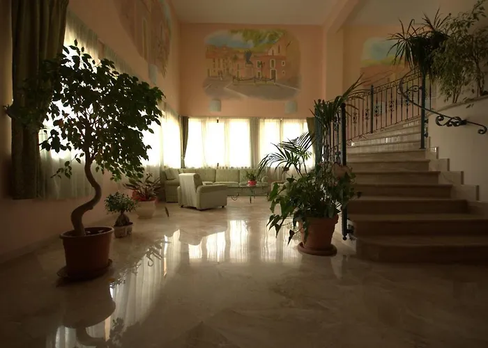 La Grotte Hotell 3*
